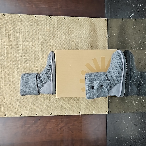 NEW KIDS UGG LATTICE CARDY CHARCOAL - Picture 3 of 4